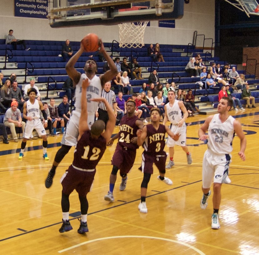 Hoops Heads Into Break With Mixed Results. Women building solid season as Men struggle