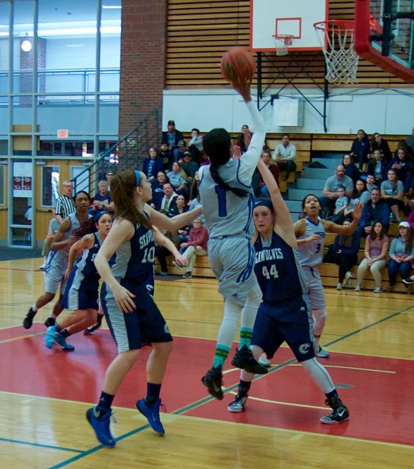 Seawolves Fall Short in YSCC Tournament; Women fall to St. Joe’s, Men to CMCC in semis
