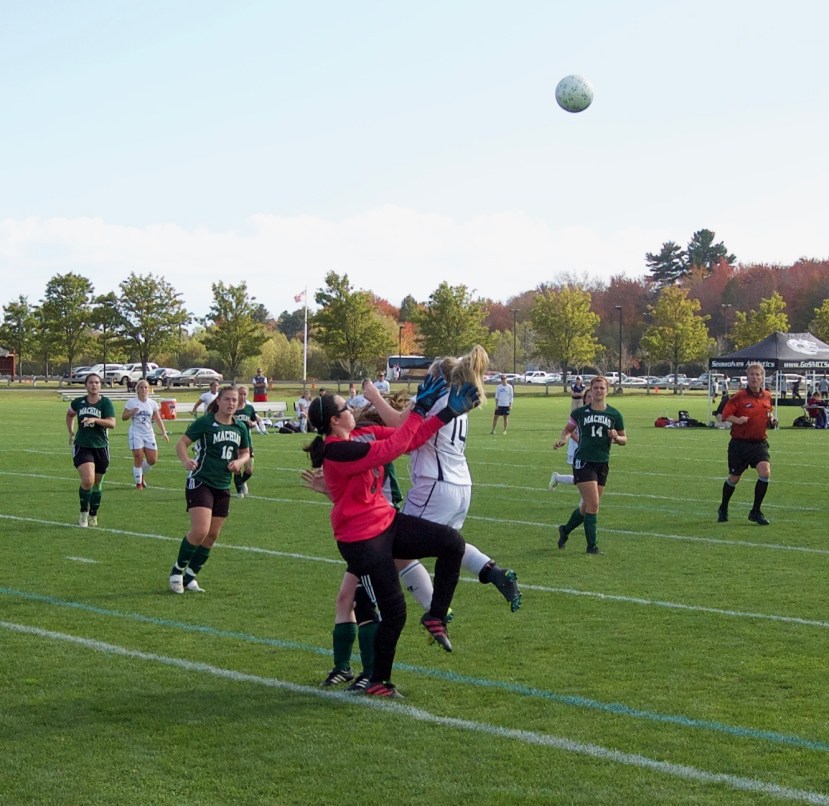 On the Pitch: Women Advance; Men’s Season Ends