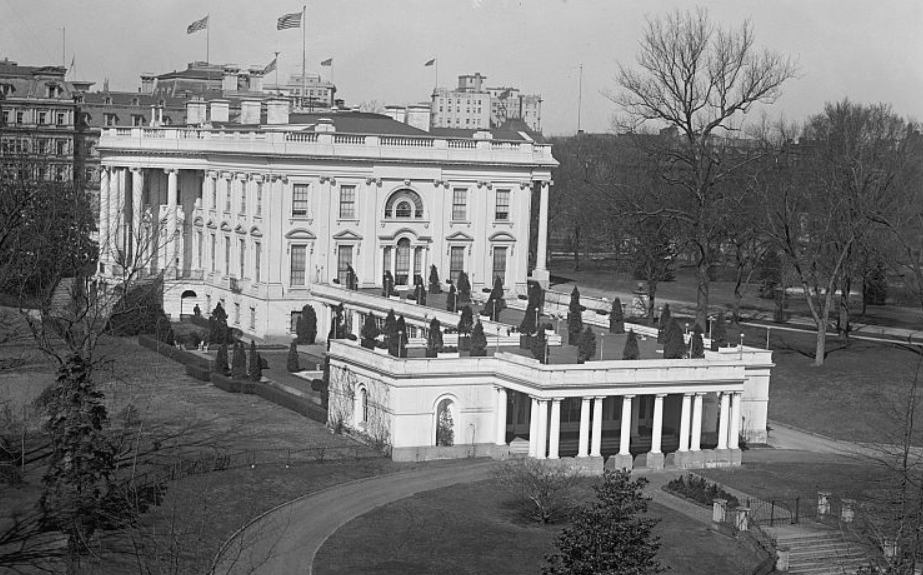 Theodore Roosevelt's white house guest terraces in 1902.
